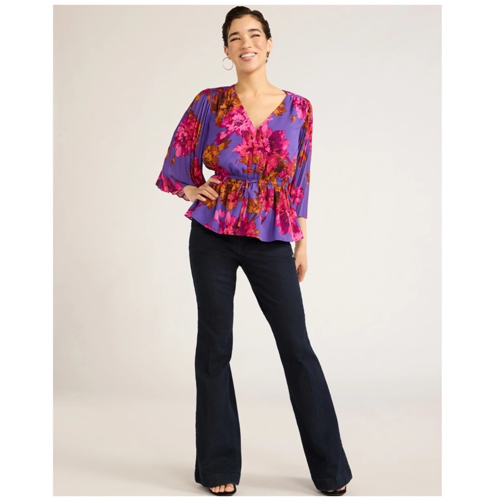 Sofia Vergara Floral Pleated Flutter Sleeve V Neck Blouse - Picture 12 of 12